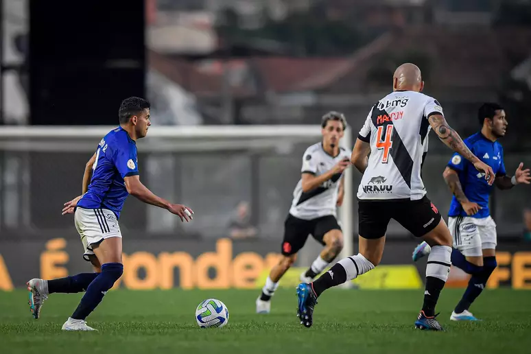 Cruzeiro e Vasco empatam e seguem perto da zona de rebaixamento