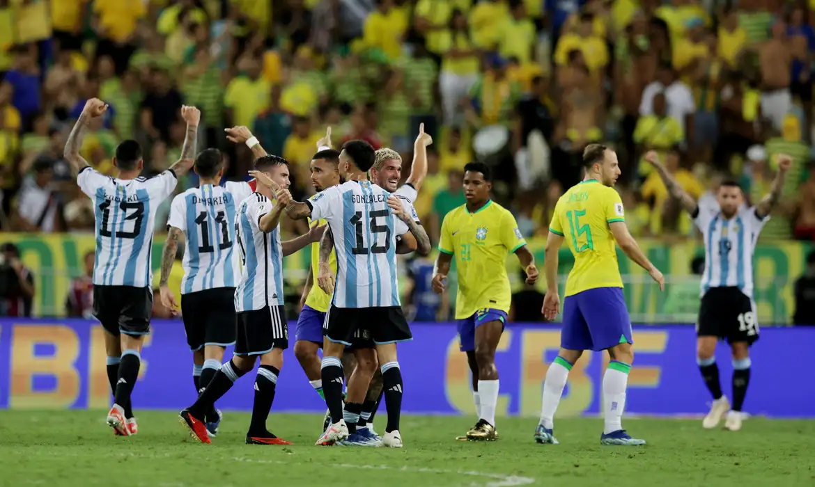 Brasil perde para Argentina em casa, registrando sua primeira derrota em casa na história das Eliminatórias