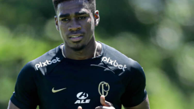Corinthians oficializa contratação de Félix Torres